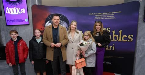 Tematická ilustrácia zachytávajúca atmosféru romantickej svadobnej prípravy a hlavných postáv filmu