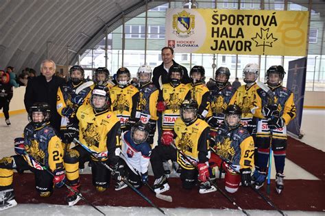 Slávnostné otvorenie klziska v Nestville Parku za účasti hokejových osobností