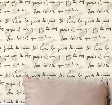 Scrapbooková stránka s ručne písanými ozdobnými nápismi pre detské narodeniny
