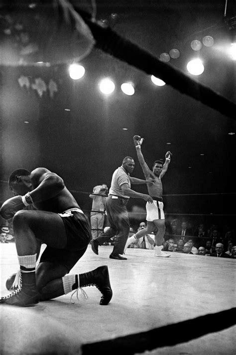 Muhammad Ali s olympijskou medailou z roku 1960