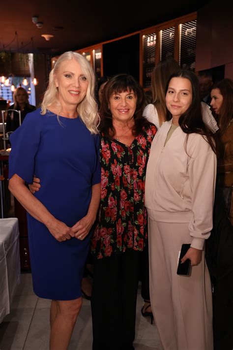 Záber zo súkromného archívu Igora Kmeťa staršieho, ilustrujúci rodinnú pohodu a hudobnú tradíciu