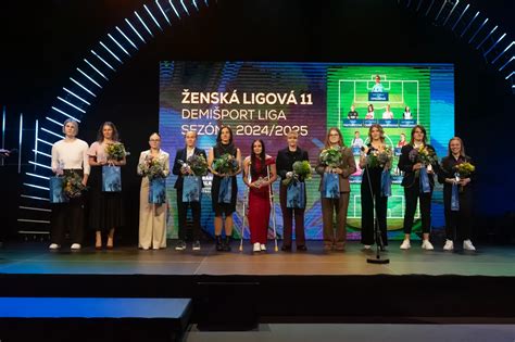 Foto ocenenia Kristíny Mackovej ako Ženskej trénerskej osobnosti