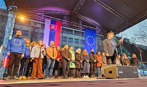 Ilustrácia s historickým pozadím a symbolikou kráľovskej moci, vhodná k téme mena Imrich.