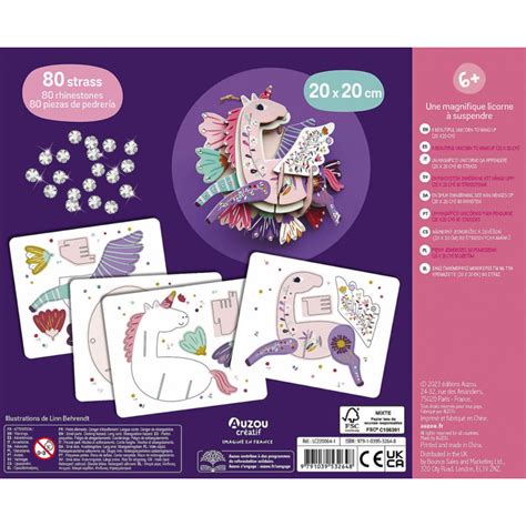 Koláž rôznych hračiek: bábika, fotoaparát, kreatívna sada, spoločenská hra.