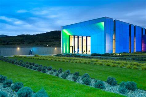 Scenéria ELESKO Wine Parku s vinicami na jeseň