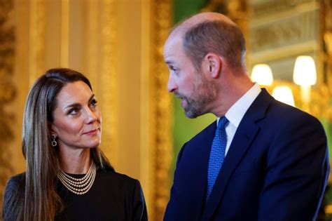 Infografika časovej osi vzťahu princa Williama a Kate Middleton od štúdií v Škótsku po zásnuby v Keni