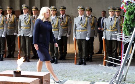 Súčasní najvyšší ústavní činitelia SR pri Pamätníku SNP