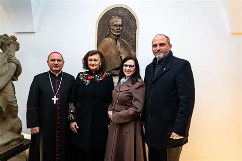 Stránky z pamätnej knihy s priestorom na fotky