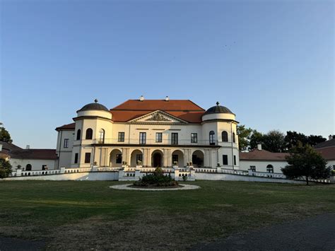Fotografia Karola Wojtyłu ako mladého kňaza