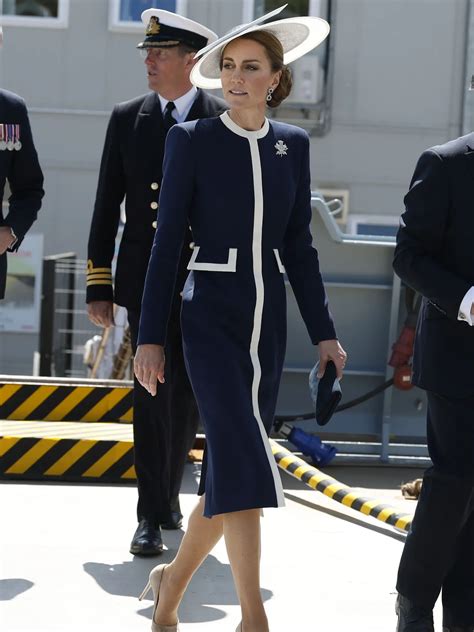 Diana a Roman v slávnostnom oblečení na svadbe