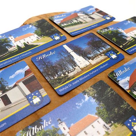 Detailná fotografia keramickej magnetky s detailnou potlačou a glazúrou