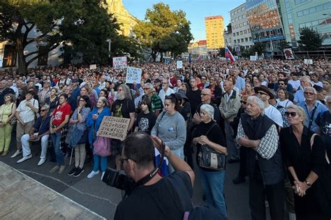 demonštrácia študentov na námestí