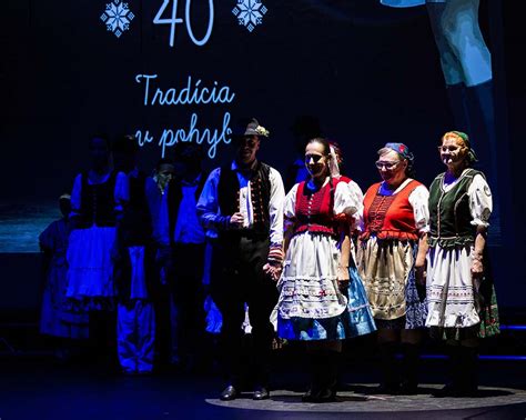skupinové foto Folklórneho súboru Haviar