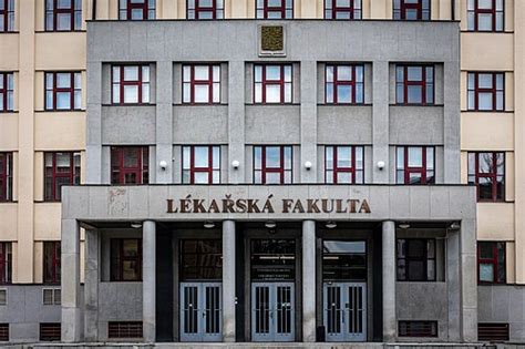 Historické a súčasné fotografie Lekárskej fakulty UK, absolventi a vedci, budova fakulty