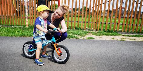 schéma vývoja motoriky dieťaťa pri používaní odrážadla vs. bicykla