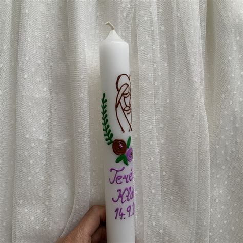 Schéma symboliky krstného obradu: voda, biele rúcho a svieca