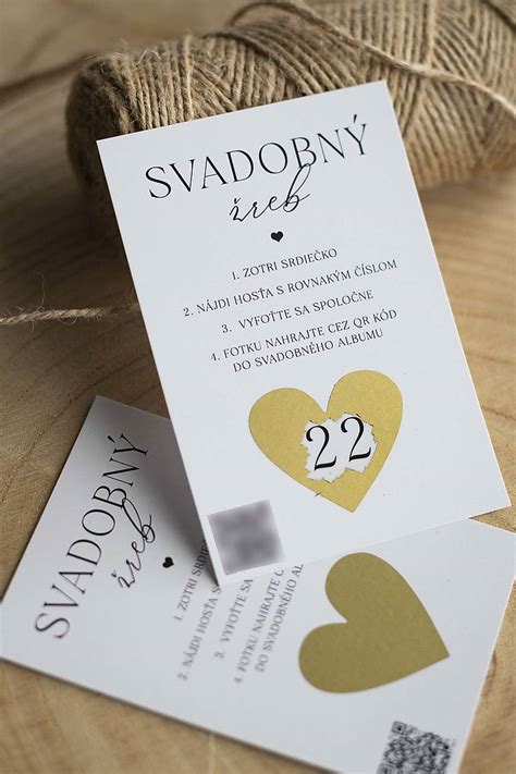 Ilustrácia svadobného oznámenia s QR kódom pre RSVP.