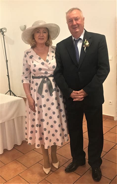 Ilustračné foto: Elegantný pár v zrelom veku pri svadobnom obrade