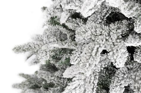 Ilustračná fotografia zasneženého vianočného stromčeka s realistickými 3D vetvičkami