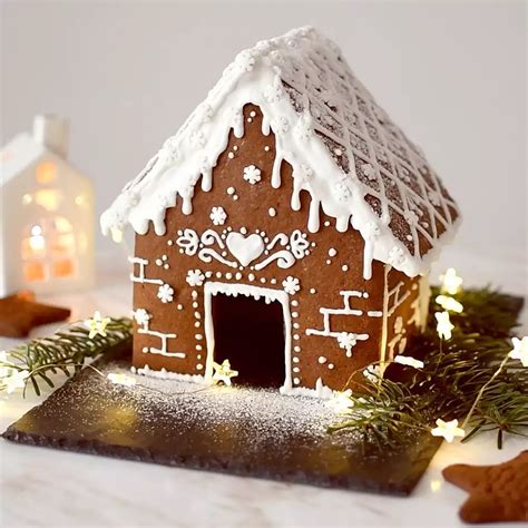 Detail pohyblivých častí v priestorovej knihe Medovníkový domček.