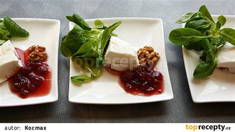 Karamelizovaná cibuľka a kozí syr ako náplň do chleba
