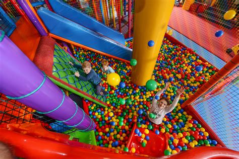 Detské zábavné centrum s preliezkami a trampolínami