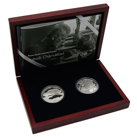 ilustračné foto striebornej mince s vianočným motívom