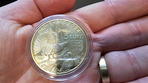 strieborná minca s motívom mieru a anjela pripomínajúca koniec I. svetovej vojny