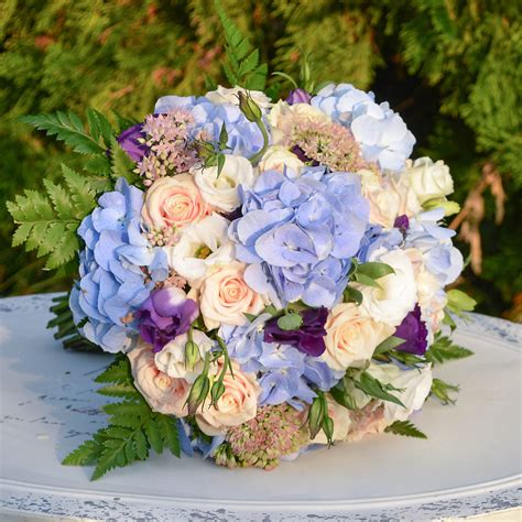 Kytica modrých kvetov pre nevestu