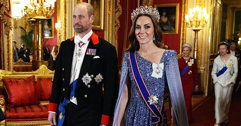 Detail snubného prsteňa princa Harryho s diamantmi