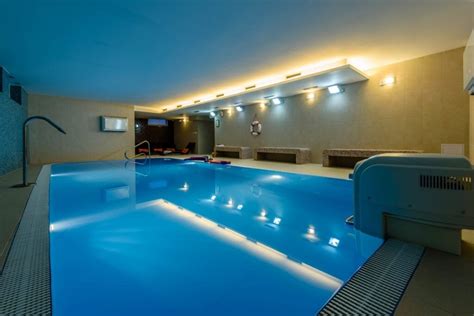 Fotografia: wellness centrum s bazénom a saunami