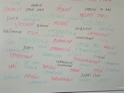 Ukážka rôznych výrobkov detí na fašiangovú tému.