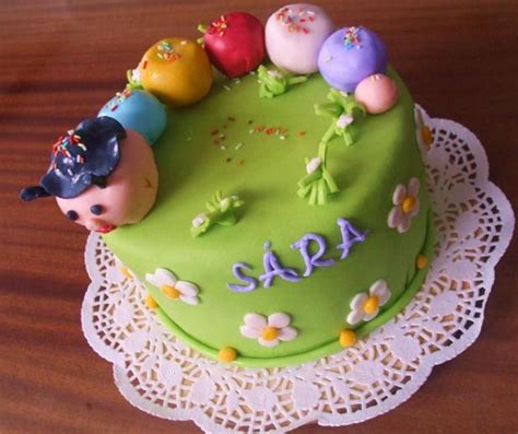 Veselá detská marcipánová torta s figúrkami
