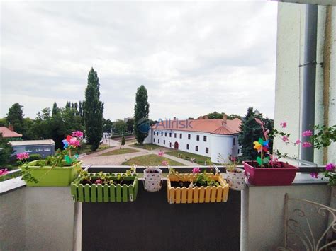 Tematické foto: exteriér hotela v Provensálskom štýle s výhľadom na Nitru