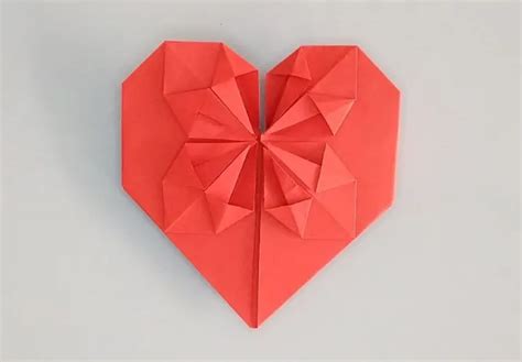 Schéma skladania origami srdca krok za krokom