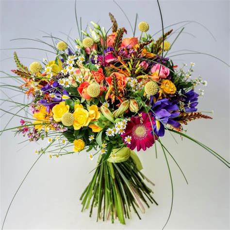Tematické foto: Kytica kvetov s prianím.
