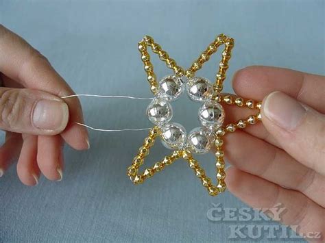 Výroba vianočných lízaniek z korálok