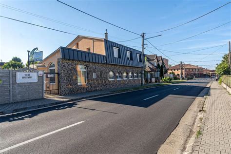 Koláž fotografií rôznych typov ubytovania vo Veľkom Mederi