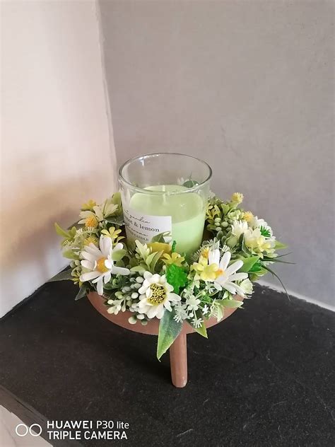 Dizajn relaxačného balíčka s vonnou sviečkou a čajom.