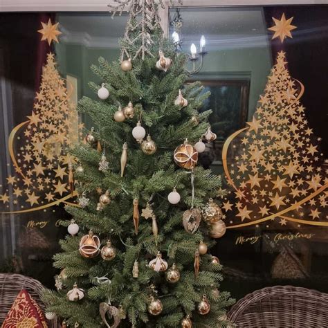 Nápady na vianočné dekorácie v zlatej farbe