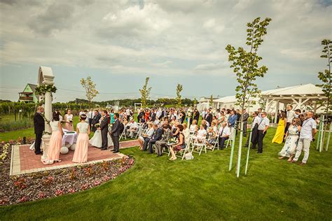 Fotografia terasy pripravenej na civilný obrad