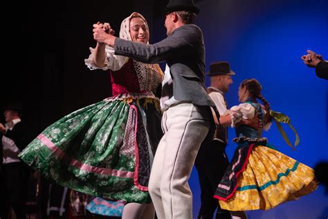 Ilustračné foto: Folklórny súbor na svadbe