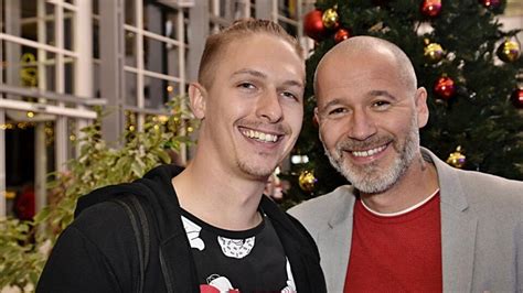 fotografia Honzu Musila s jeho súčasným manželom Jakubom