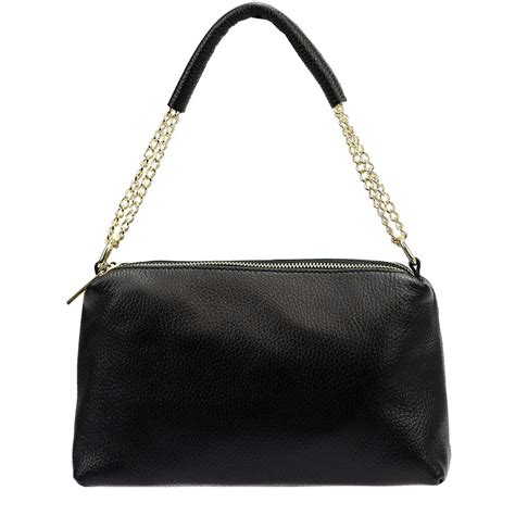 Ukážka elegantného balenia kabelky s textilným obalom a výplňou.