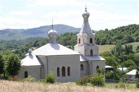 Pravoslávny chrám počas slávnostnej liturgie na Vianoce