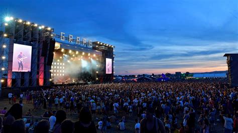 hlavné pódium festivalu Grape počas koncertu