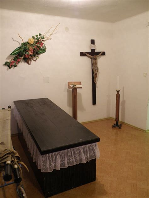 Ilustračná fotografia interiéru domu smútku