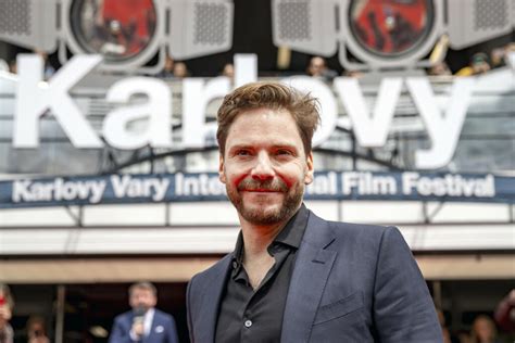 Tematické foto: mladý herec na filmovom festivale