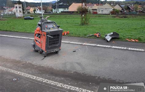 Ilustračná fotografia dobového automobilu na slovenskej ceste