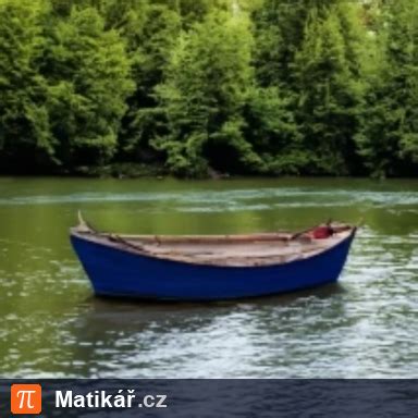 Osvetlená vianočná loďka v gréckom prístave